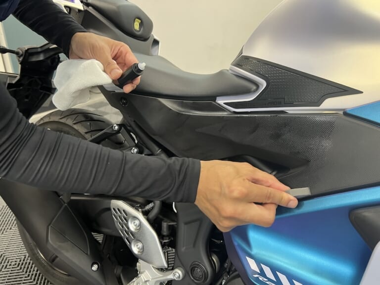 シュアラスター洗車図鑑｜YZF-R25｜洗車図鑑【車種別バイクの洗い方教えます】美しいマットカラーが映える、ヤマハYZF-R25[2025] 編