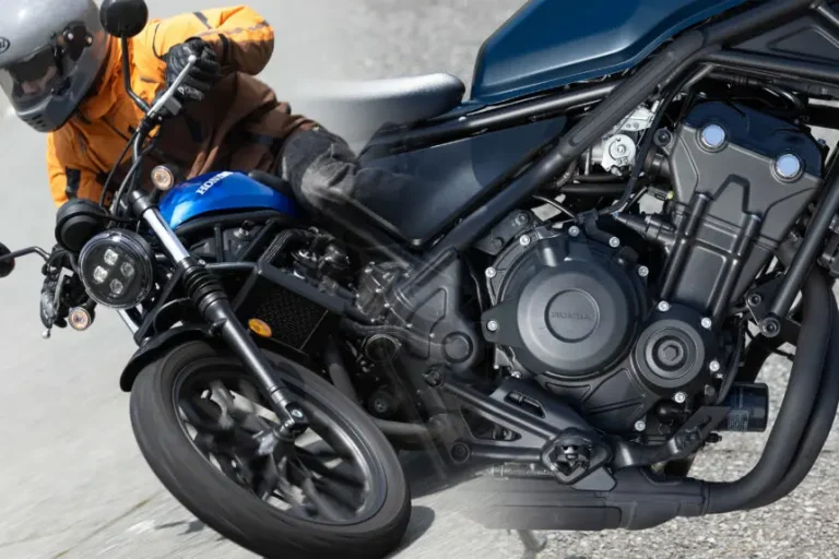 [20代の本音] 排気量 500ccのバイクは“大型バイクらしさ”と“フレンドリーさ”の両立が魅力!【レブル500/CL500試乗レポート-1】