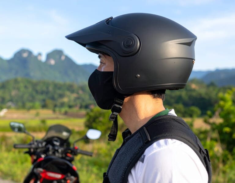 暑さ＆ニオイ対策に。コミネの「クールマックスインナーマスク」をバイクで実感