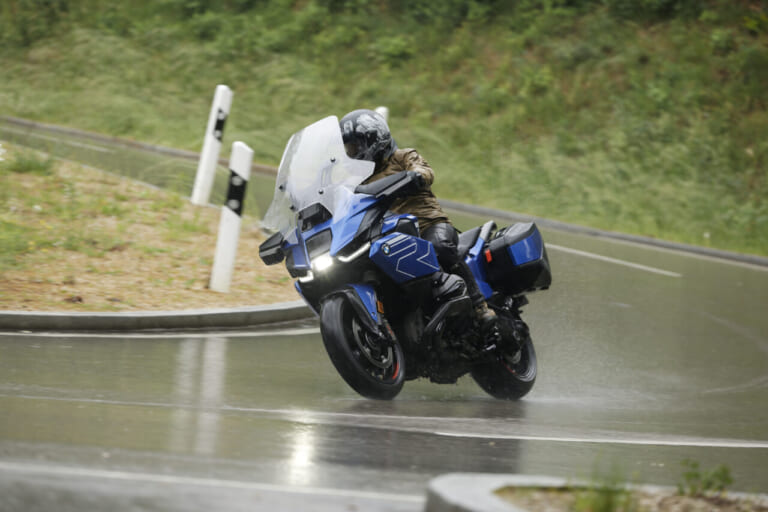 BMW R1300RT｜【BMW R1300RT/R1300R】すべての水冷ボクサーが1300ccの新世代に〈BMW Motorrad国際試乗会〉