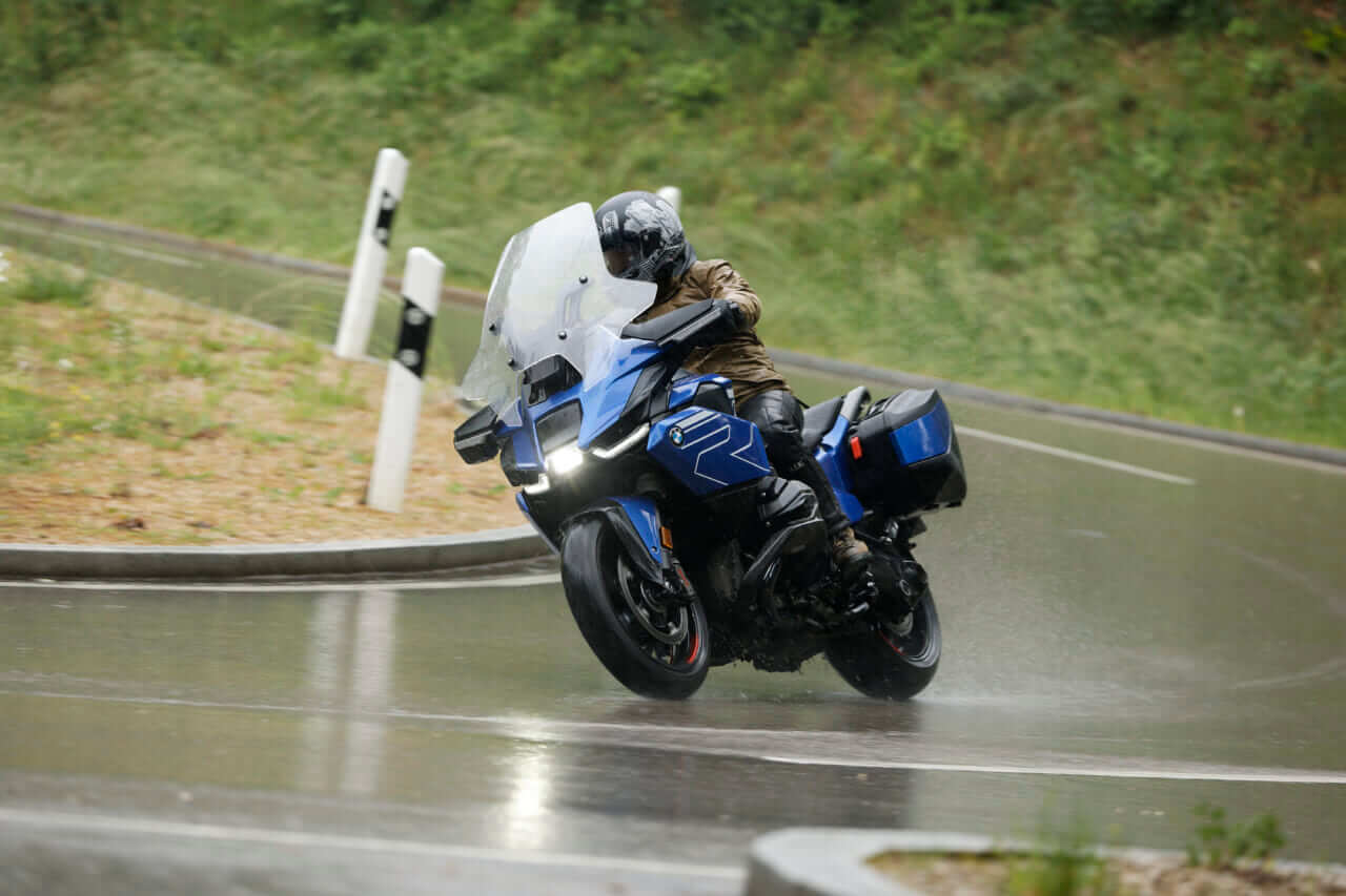 BMW R1300RT｜【BMW R1300RT/R1300R】すべての水冷ボクサーが1300ccの新世代に〈BMW Motorrad国際試乗会〉