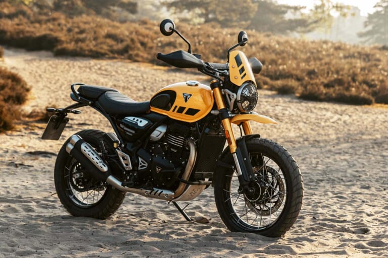 トライアンフ｜スクランブラー400XC｜2026年モデル｜普通二輪免許で乗れるトライアンフ 新型「スクランブラー400 XC」発表！ チューブレススポークホイールやガード類を備えた本格派へ