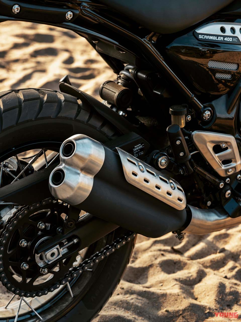 ｜普通二輪免許で乗れるトライアンフ 新型「スクランブラー400 XC」発表！ チューブレススポークホイールやガード類を備えた本格派へ
