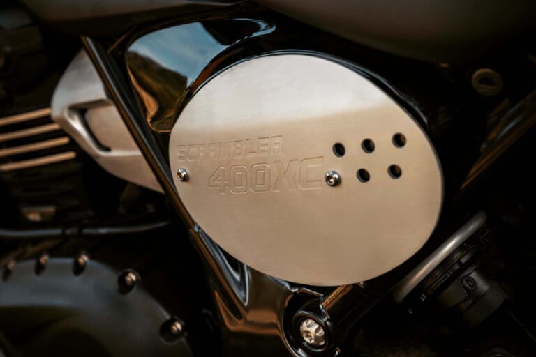 トライアンフ｜スクランブラー400XC｜2026年モデル｜普通二輪免許で乗れるトライアンフ 新型「スクランブラー400 XC」発表！ チューブレススポークホイールやガード類を備えた本格派へ