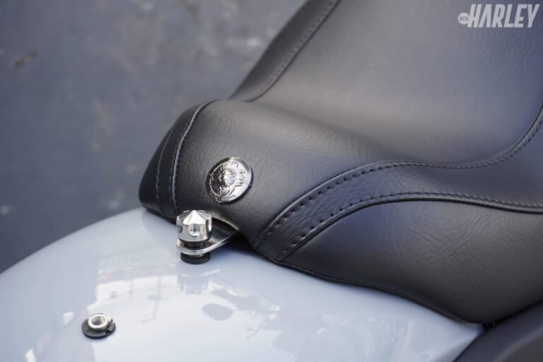 トライジャ｜ソロシート FXLRS＆FXLRST ダイヤモンドステッチ｜コンチョ｜【ハーレーカスタム】細部の仕上がりが追加料金なしで選べる! 受注生産限定の特別シート〈TRIJYA〉