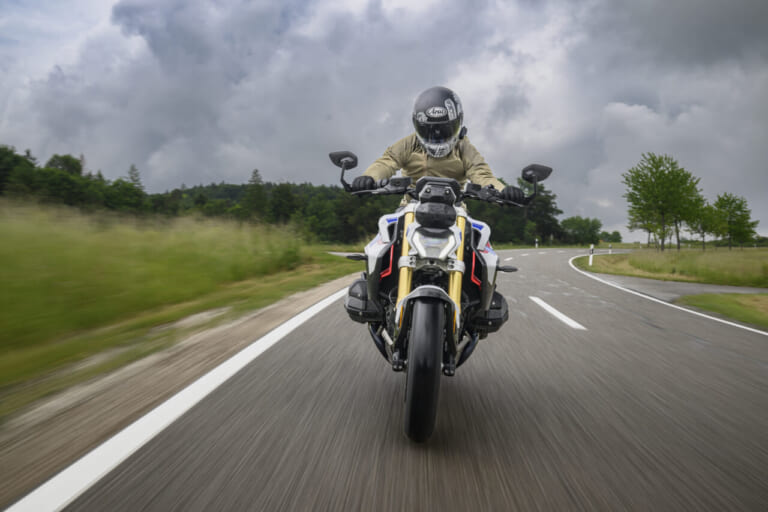 BMW R1300RT& R1300R｜【BMW R1300RT/R1300R】すべての水冷ボクサーが1300ccの新世代に〈BMW Motorrad国際試乗会〉