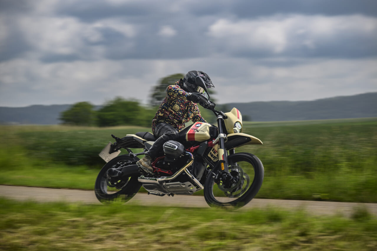 ｜【BMW R12G/S】オフ走行を見越した専用フレームを搭載〈BMW Motorrad国際試乗会〉