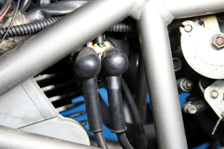 リレー|バイク エンジン かからない原因と対処法|セルが回る・回らない・キック式のチェックポイント