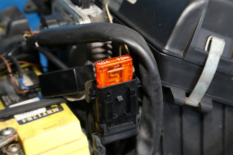 ヒューズ|バイク エンジン かからない原因と対処法|セルが回る・回らない・キック式のチェックポイント