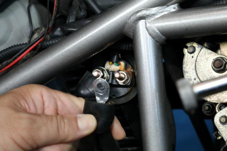 リレー|バイク エンジン かからない原因と対処法|セルが回る・回らない・キック式のチェックポイント