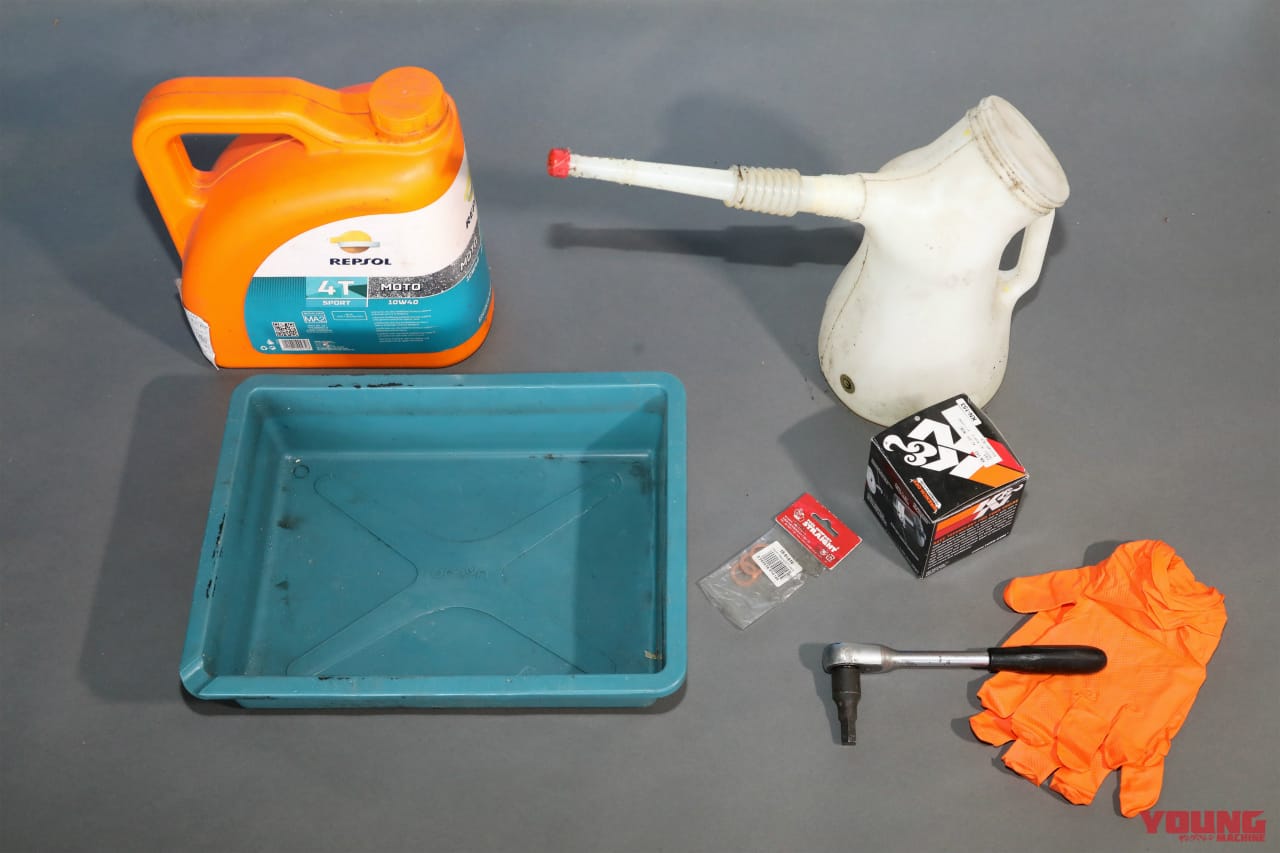 オイル交換用品｜バイク エンジンオイル 交換の頻度と目安は？自分でできる手順と注意点