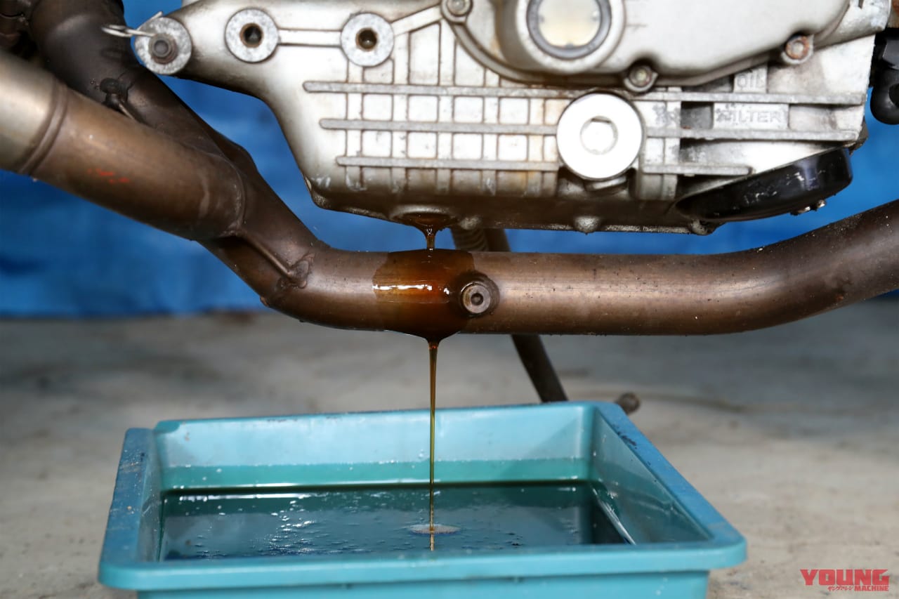 |バイク エンジンオイル 交換の頻度と目安は?自分でできる手順と注意点