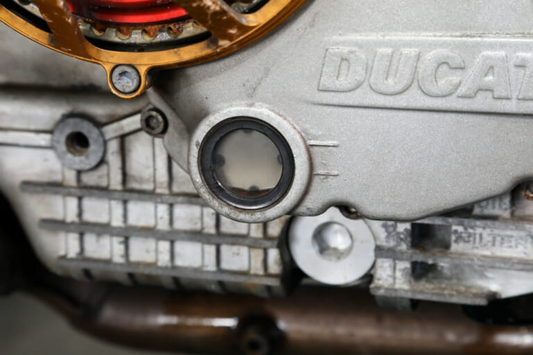 オイル量チェック|バイク エンジンオイル 交換の頻度と目安は?自分でできる手順と注意点