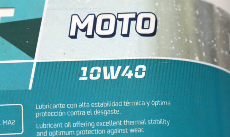 粘度表記|バイク エンジンオイル 交換の頻度と目安は?自分でできる手順と注意点