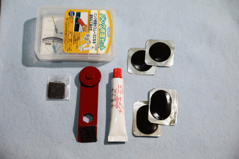 パンク修理キット|バイク パンク 修理を自分でやる時に注意したいポイントと落とし穴