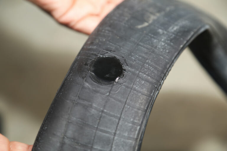 チューブタイヤ|バイク パンク 修理を自分でやる時に注意したいポイントと落とし穴