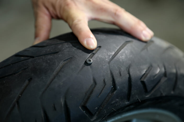 ネジや釘|バイク パンク 修理を自分でやる時に注意したいポイントと落とし穴