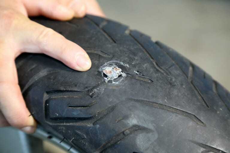 インサート剤だけが残る|バイク パンク 修理を自分でやる時に注意したいポイントと落とし穴