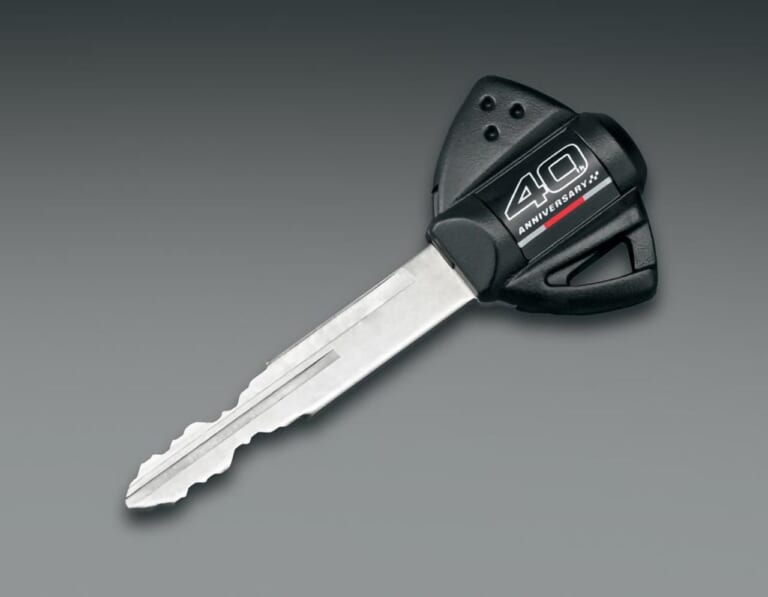 スズキ|GSX-R750|北米仕様|2026年モデル|こっちも40周年記念カラー! 北米で生き残るスズキ「GSX-R750」「GSX-R600」に新型R1000とお揃いの青×白が登場