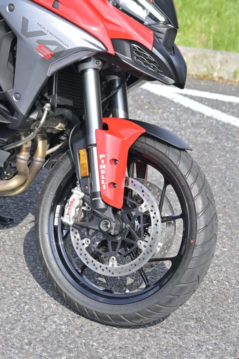 ドゥカティ ムルティストラーダV4S｜電子制御サスペンション｜【ドゥカティ ムルティストラーダV4S】4in1バイクでラグジュアリーな旅に!
