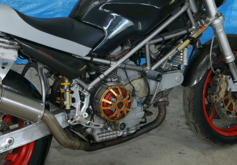 バイクのメンテナンスメニューの中でも欠かせないもののひとつ|バイク エンジンオイル 交換の頻度と目安は?自分でできる手順と注意点