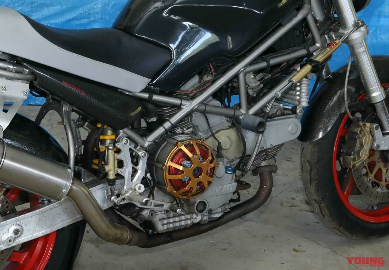 バイクのメンテナンスメニューの中でも欠かせないもののひとつ｜バイク エンジンオイル 交換の頻度と目安は？自分でできる手順と注意点