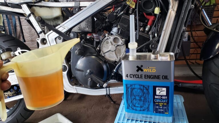 2025年も暑すぎる! じつは夏がオイル交換のベストタイミングって知ってた?【バイクメンテのワンポイント】