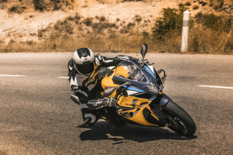 スズキ｜GSX-R1000R｜2026｜スズキ「GSX-R1000 / R」復活!! エンジンと電子制御を大幅改良しウイングも新装備、初代GSX-R750からの40周年を祝う