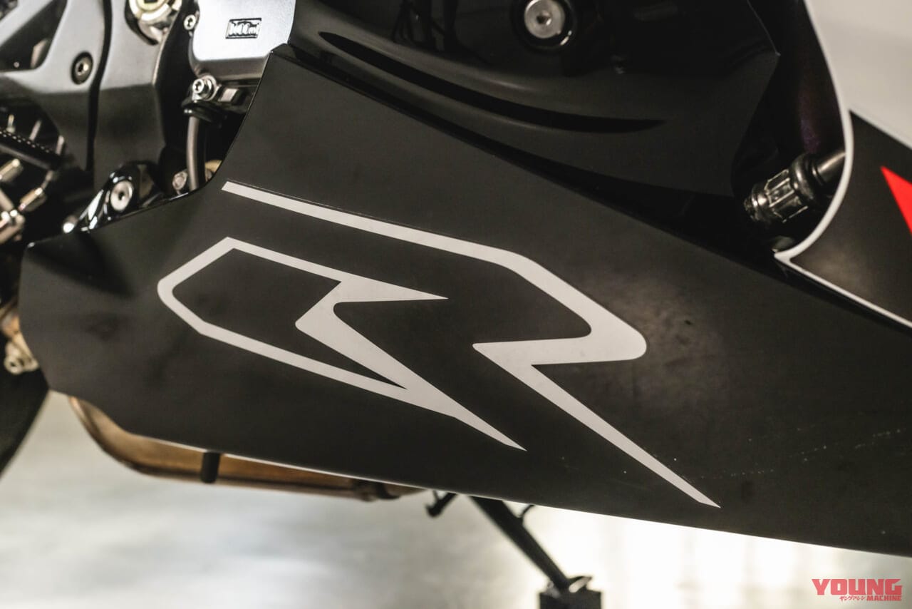 スズキ|GSX-R1000R|2026|スズキ新型「GSX-R1000 / R」英国で価格発表!! エンジンと電子制御を大幅改良しカーボン製ウイングも新装備