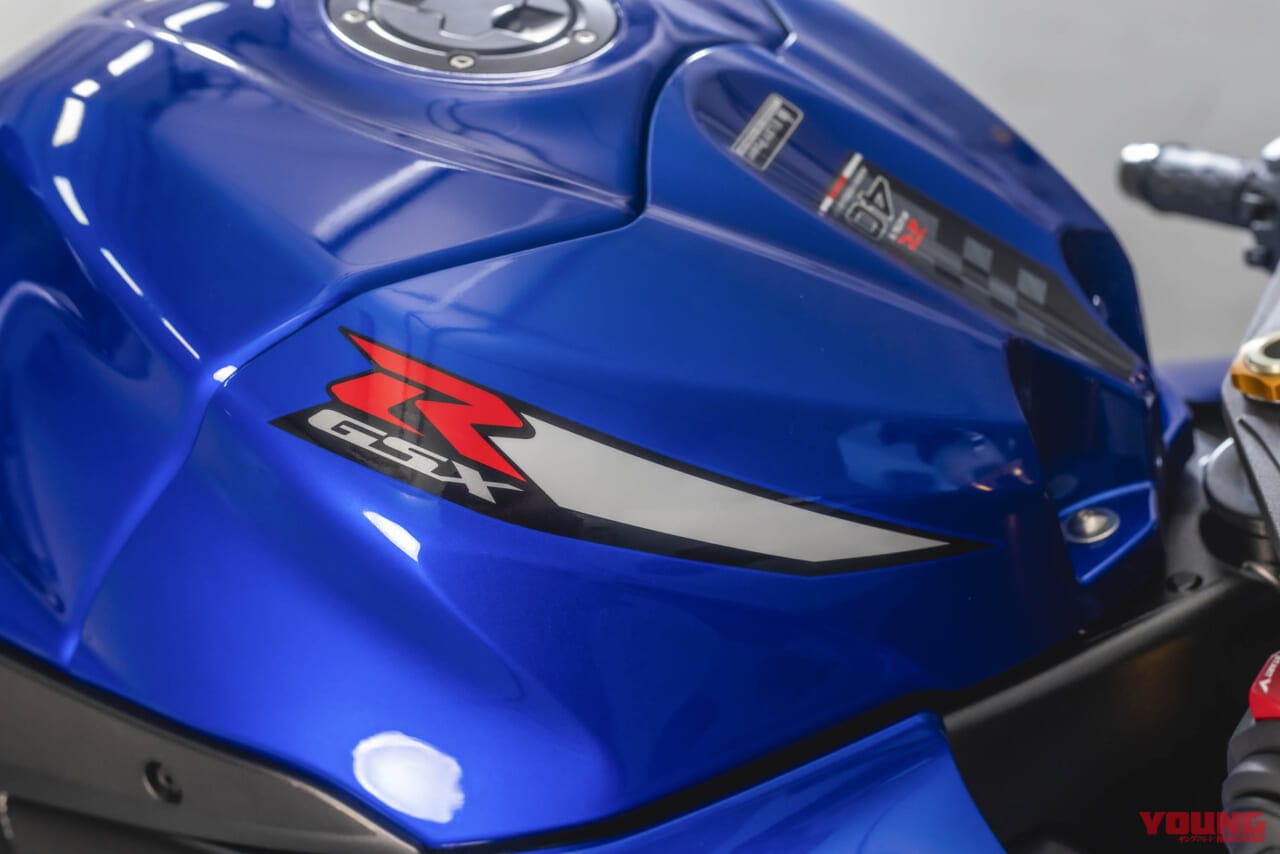 スズキ|GSX-R1000R|2026|スズキ新型「GSX-R1000 / R」英国で価格発表!! エンジンと電子制御を大幅改良しカーボン製ウイングも新装備