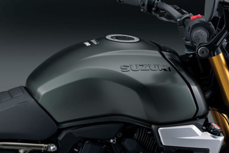 スズキ|GSX-8T|輸出仕様|2025年モデル|【速報】スズキ新型車「GSX-8T / GSX-8TT」登場!! 昭和のロードスター/ロードレーサーをオマージュした本気のネオクラシック