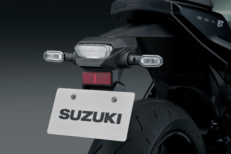 スズキ｜GSX-8T｜輸出仕様｜2025年モデル｜【速報】スズキ新型車「GSX-8T / GSX-8TT」登場!! 昭和のロードスター/ロードレーサーをオマージュした本気のネオクラシック