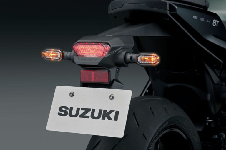 スズキ|GSX-8T|輸出仕様|2025年モデル|【速報】スズキ新型車「GSX-8T / GSX-8TT」登場!! 昭和のロードスター/ロードレーサーをオマージュした本気のネオクラシック