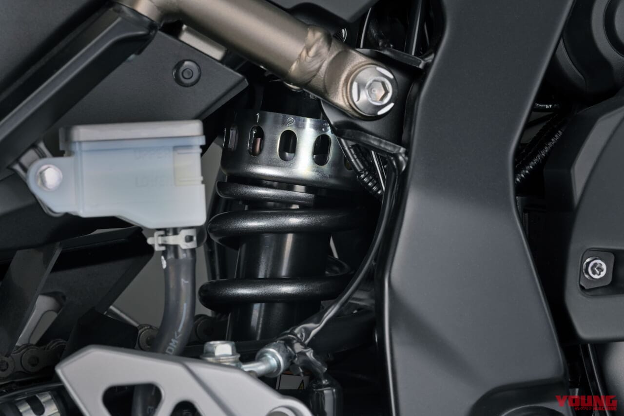 スズキ|GSX-8T|輸出仕様|2025年モデル|【速報】スズキ新型車「GSX-8T / GSX-8TT」登場!! 昭和のロードスター/ロードレーサーをオマージュした本気のネオクラシック