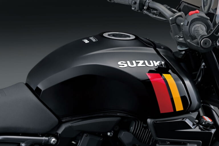 スズキ｜GSX-8TT｜輸出仕様｜2025年モデル｜【速報】スズキ新型車「GSX-8T / GSX-8TT」登場!! 昭和のロードスター/ロードレーサーをオマージュした本気のネオクラシック