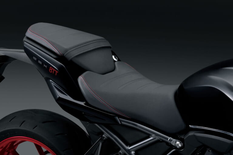 スズキ｜GSX-8TT｜輸出仕様｜2025年モデル｜【速報】スズキ新型車「GSX-8T / GSX-8TT」登場!! 昭和のロードスター/ロードレーサーをオマージュした本気のネオクラシック