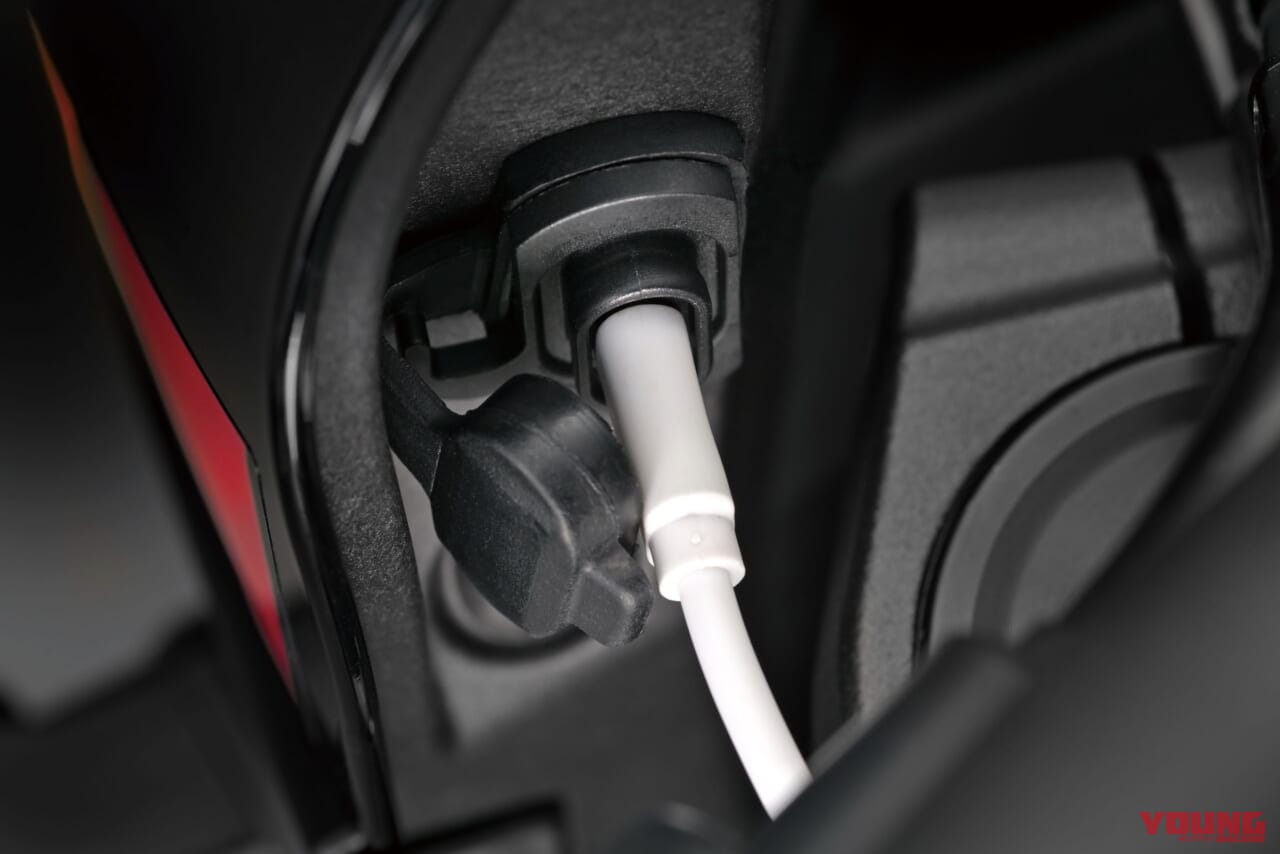 スズキ|GSX-8TT|輸出仕様|2025年モデル|【速報】スズキ新型車「GSX-8T / GSX-8TT」登場!! 昭和のロードスター/ロードレーサーをオマージュした本気のネオクラシック