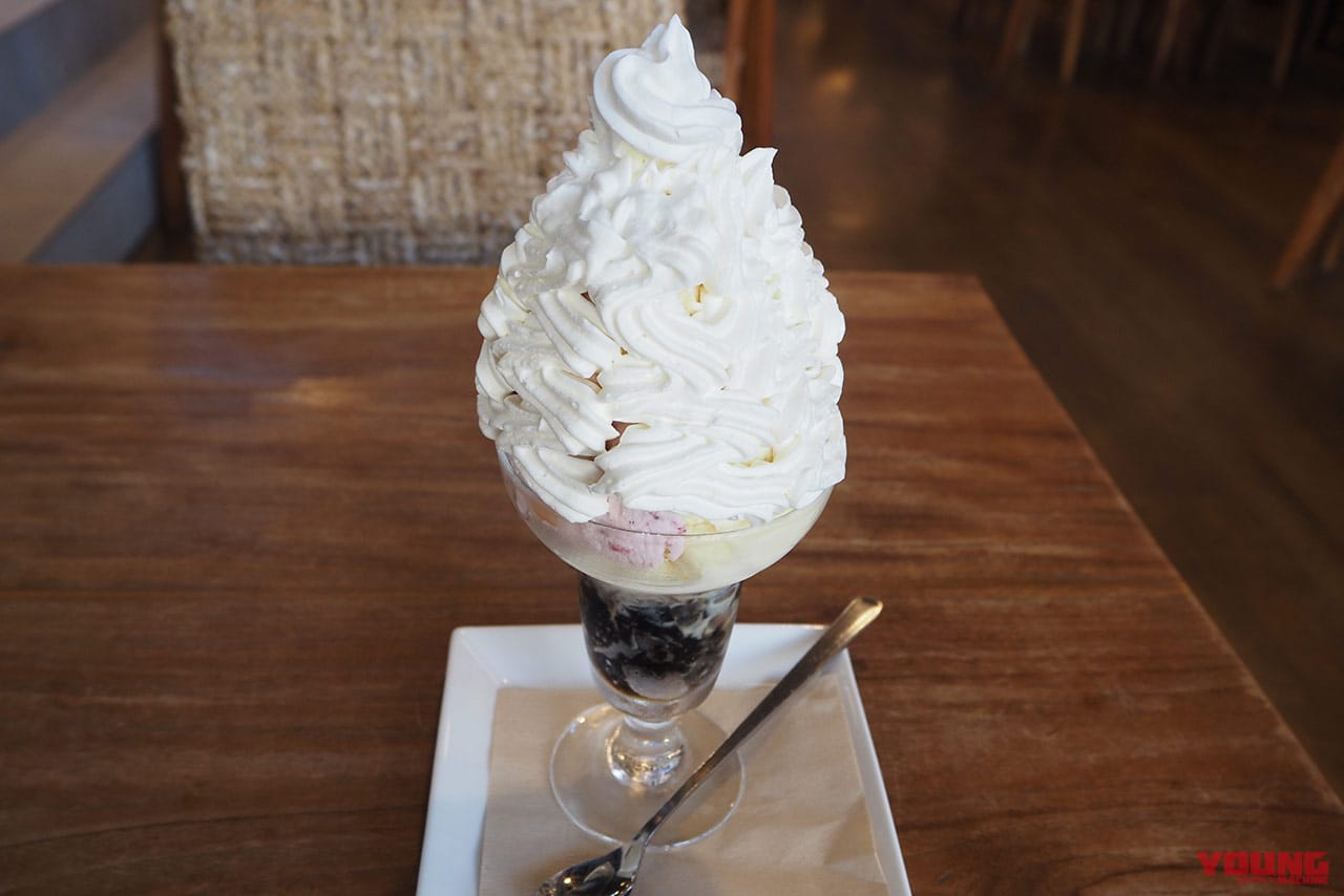 かくれんぼパフェ|【日本テレビ系ドラマ『ホットスポット』】聖地・精進湖で「涼湖祭」が6年ぶり復活! 限定コラボグッズ、花火、ロケ地巡りも【8月4日開催】