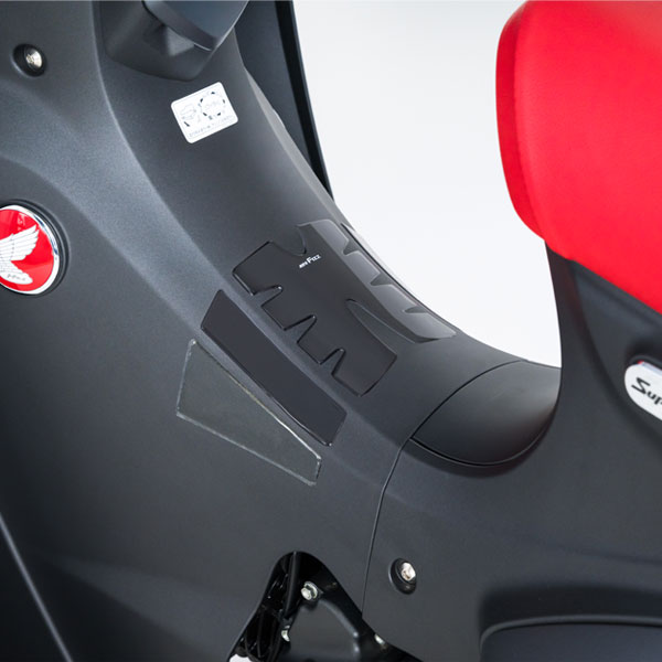 カブ専用レッグシールド保護パッド｜乗車時のキズを防ぐカブ専用レッグシールド保護パッド[タナックス]