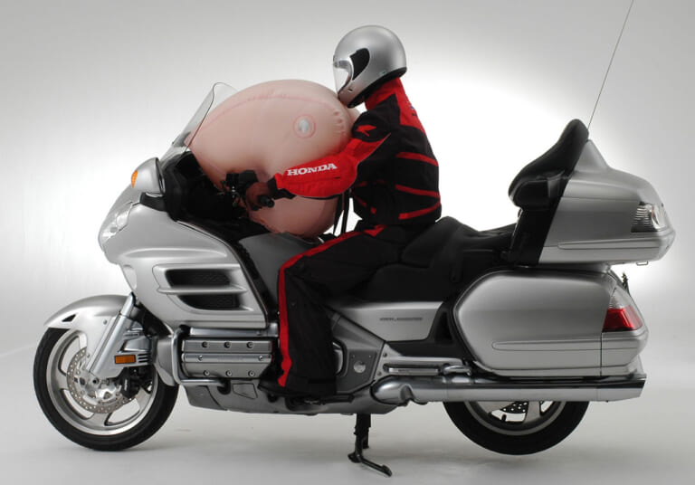 ホンダ|ゴールドウイング|エアバッグ|四輪パーツメーカーの豊田合成が二輪車用エアバッグの衝突試験を実施!……〈多事走論〉from Nom