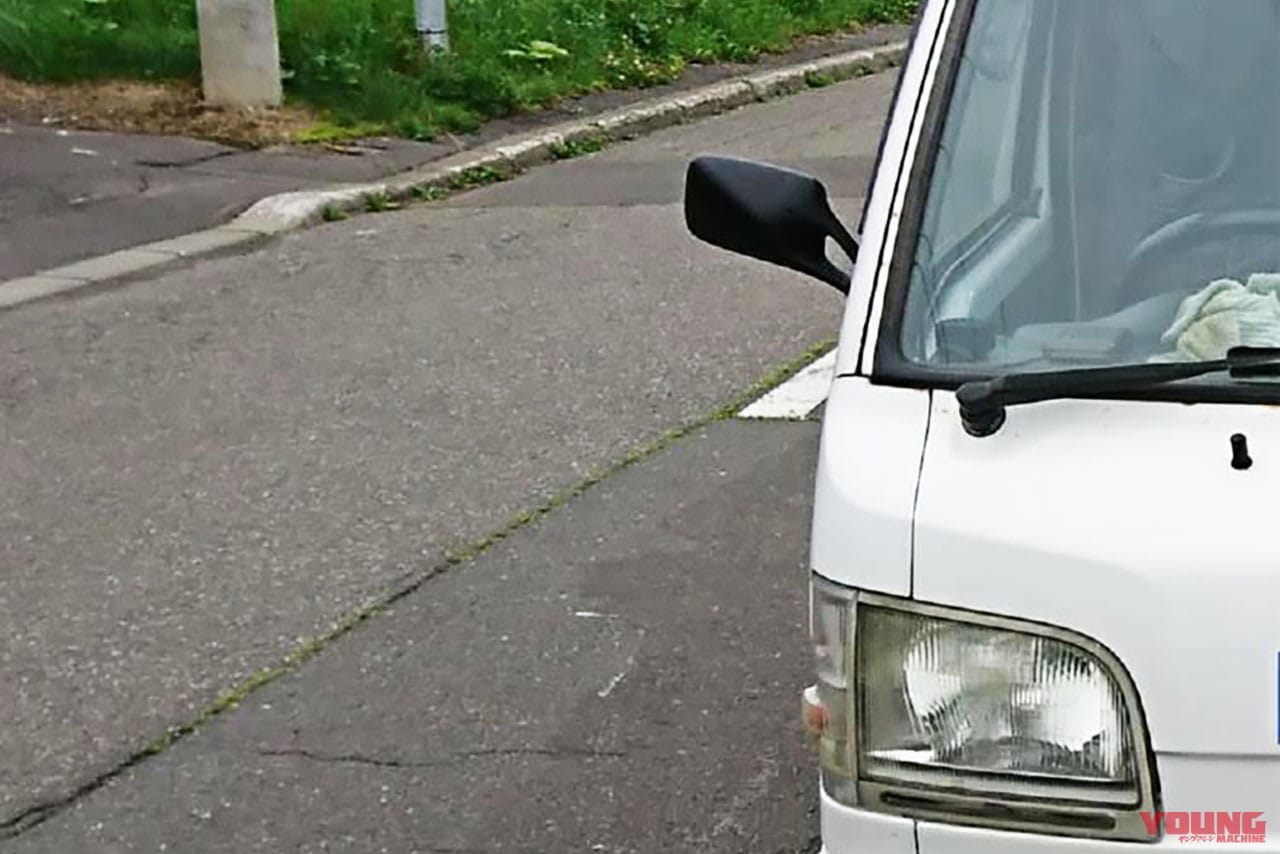 GPZ900Rの純正後期ミラーを取り付けたなちおさんのハイゼットトラック|「ニンジャのミラーが軽トラにボルトオン!? 」カワサキフリーク&バイク好きにも刺さる【カンタンでリーズナブルな定番チューン】