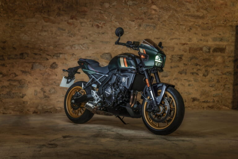 スズキ｜GSX-8TT｜輸出仕様｜2025年モデル｜【速報】スズキ新型車「GSX-8T / GSX-8TT」登場!! 昭和のロードスター/ロードレーサーをオマージュした本気のネオクラシック