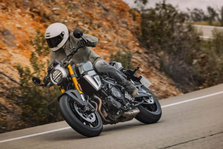 スズキ|GSX-8T|輸出仕様|2025年モデル|【速報】スズキ新型車「GSX-8T / GSX-8TT」登場!! 昭和のロードスター/ロードレーサーをオマージュした本気のネオクラシック