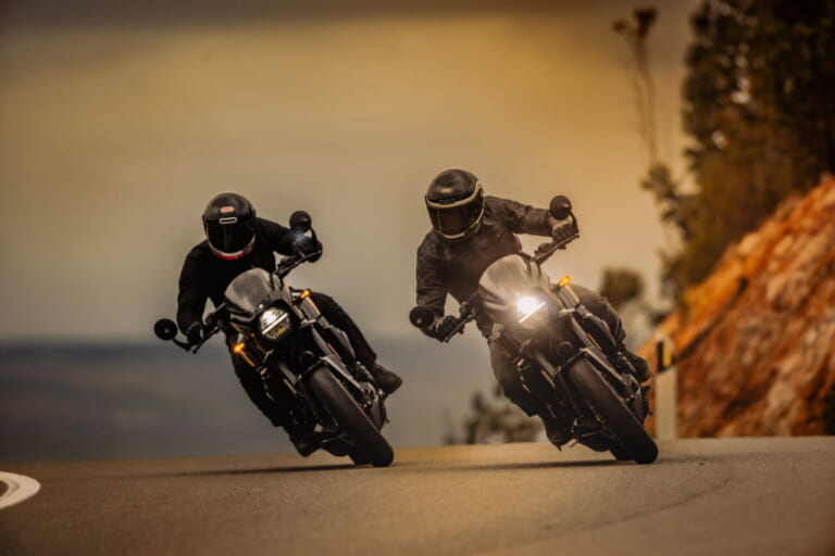 スズキ｜GSX-8TT｜輸出仕様｜2025年モデル｜【速報】スズキ新型車「GSX-8T / GSX-8TT」登場!! 昭和のロードスター/ロードレーサーをオマージュした本気のネオクラシック