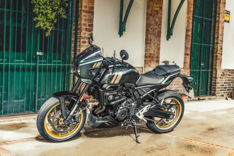 スズキ|GSX-8TT|輸出仕様|2025年モデル|【速報】スズキ新型車「GSX-8T / GSX-8TT」登場!! 昭和のロードスター/ロードレーサーをオマージュした本気のネオクラシック