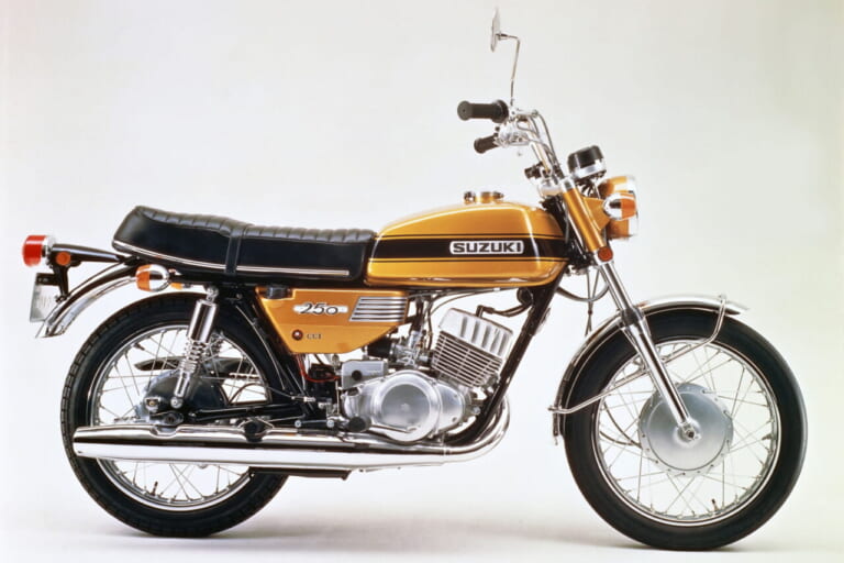 スズキ｜GT250｜1971年｜スズキ「GSX-8」新型モデル名は「GSX-8T」「GSX-8TT」か──ならばモチーフはアレだ！