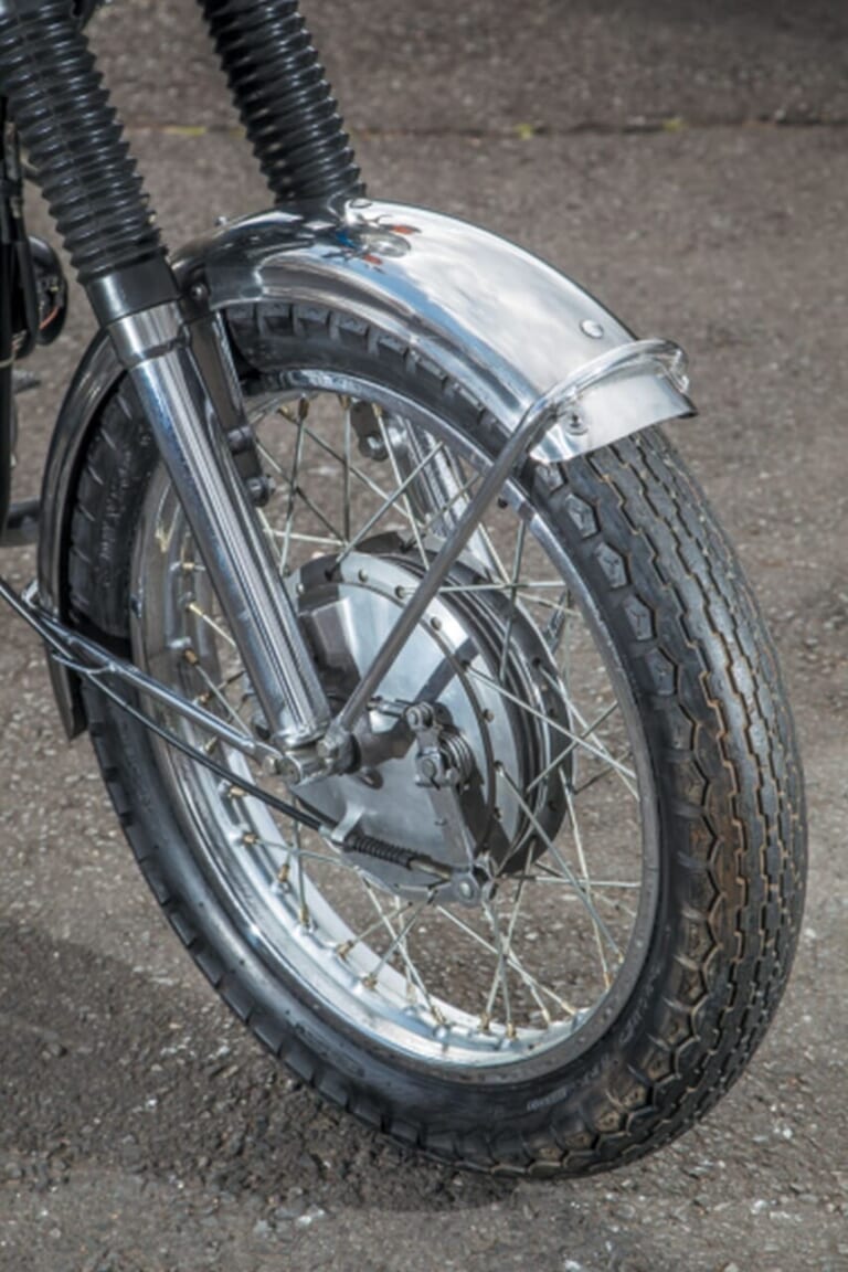 KAWASAKI 650-W1｜カワサキの基盤を作った空冷バーチカルツイン:650-W1各部詳細チェック【年代によって異なる構成】