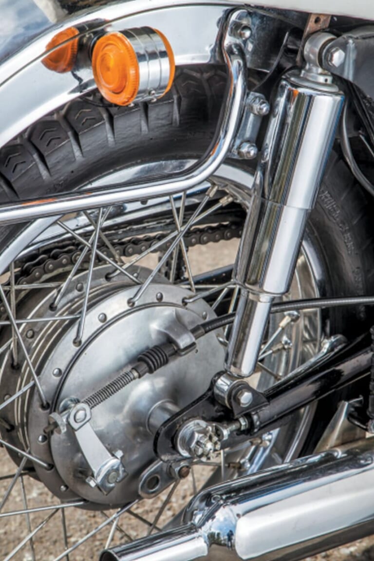 KAWASAKI 650-W1｜カワサキの基盤を作った空冷バーチカルツイン:650-W1各部詳細チェック【年代によって異なる構成】