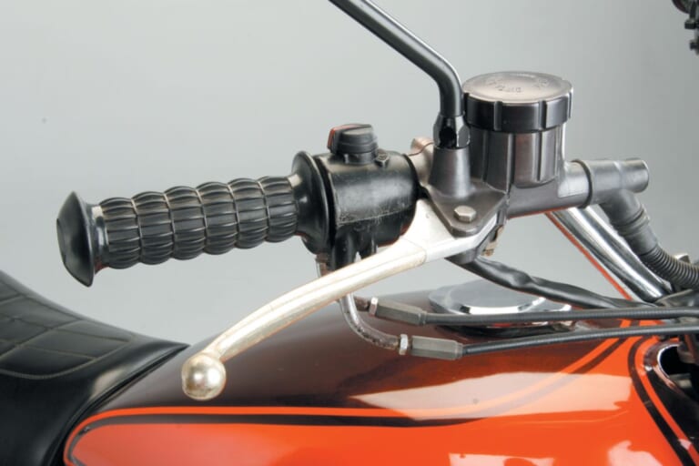 KAWASAKI Z1|性能/装備/スタイル すべてが歴史を塗り替えた:カワサキZ1/Z2【1973~1978】各部解説