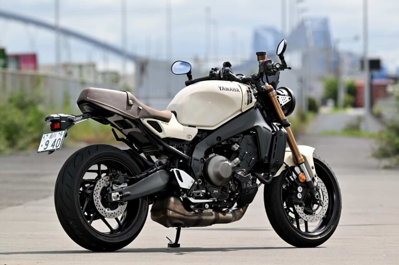 ヤマハ｜XSR900｜2025年モデル｜【日本仕様だけのアイボリーは9月30日までの受注生産!】ヤマハ「XSR900」2025年モデル試乗レポート